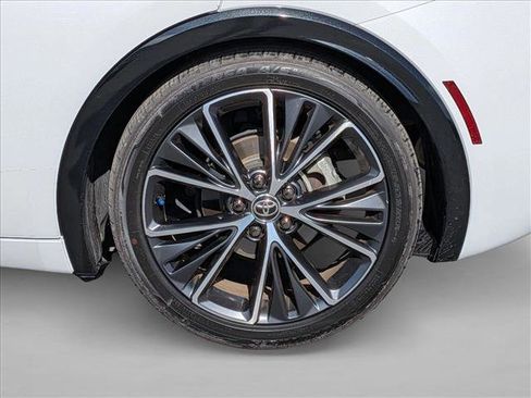 Used 2023 Toyota Prius XLE FWD image 4