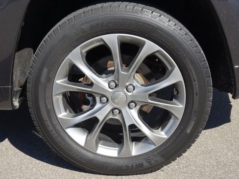 Used 2019 Jeep Grand Cherokee Summit AWD/4WD image 28