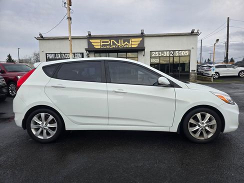 Used 2014 Hyundai Accent SE w/ Option Group 3 image 4