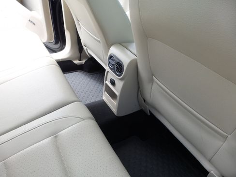 Used 2015 Volkswagen Tiguan SEL FWD image 45