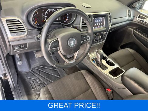 Used 2019 Jeep Grand Cherokee Laredo AWD/4WD image 14