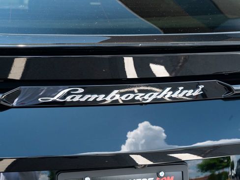 Used 2021 Lamborghini Urus AWD/4WD image 17