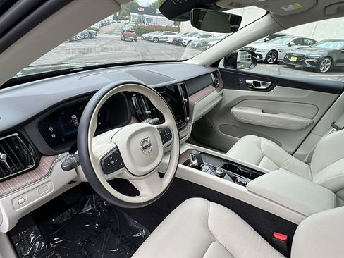 Used 2022 Volvo XC60 B5 Momentum w/ Climate Package image 25