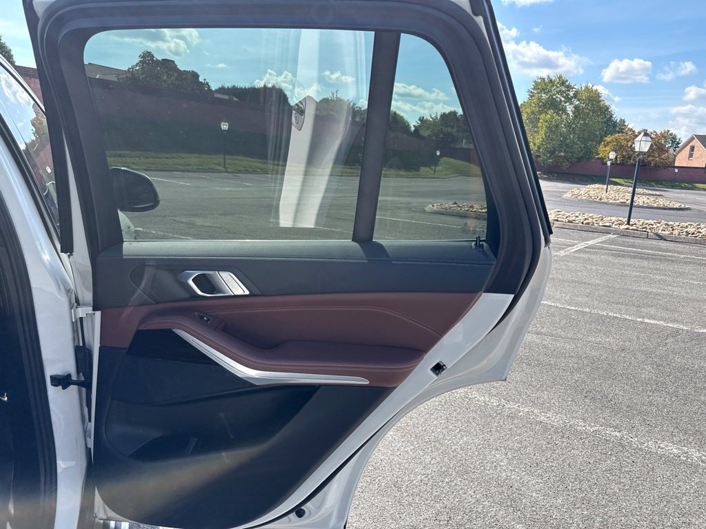 Used 2023 BMW X5 xDrive40i AWD/4WD image 17