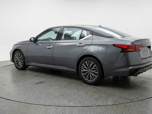 Used 2025 Nissan Altima 2.5 SV FWD image 6