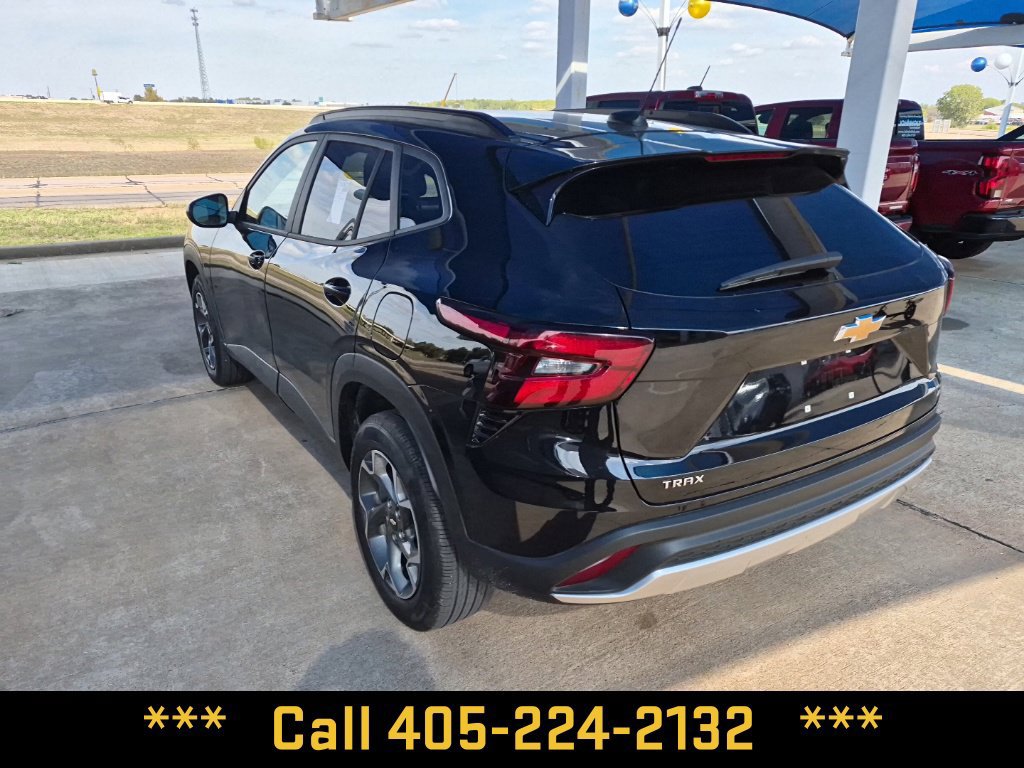 Used 2026 Chevrolet Trax LT FWD image 12