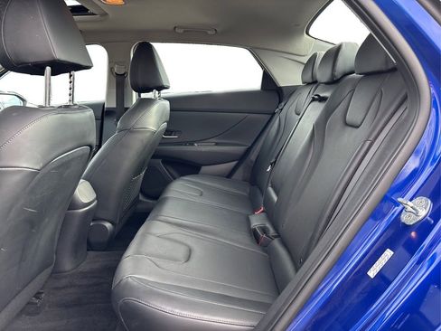 Certified 2023 Hyundai Elantra Limited w/ Preferred Accessory Package image 10