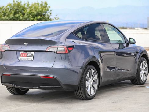 Used 2023 Tesla Model Y Long Range AWD/4WD image 5