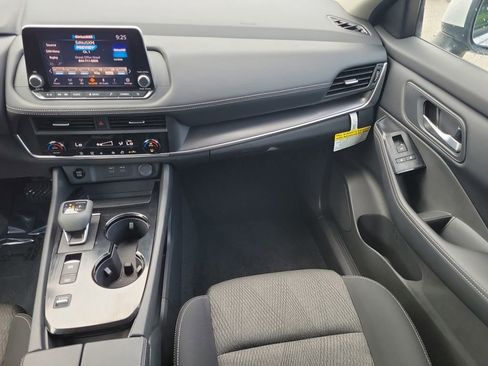 Certified 2025 Nissan Rogue SV image 22