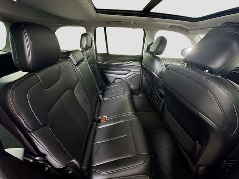 Used 2023 Jeep Grand Cherokee Limited w/ Luxury Tech Group II AWD/4WD image 21
