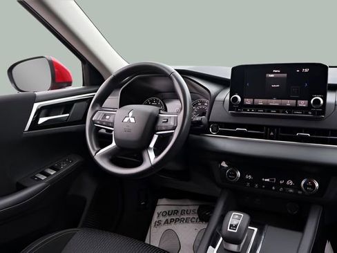 Used 2024 Mitsubishi Outlander ES AWD/4WD image 18