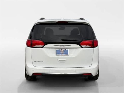 Used 2017 Chrysler Pacifica Limited w/ UConnect Theater Package image 13