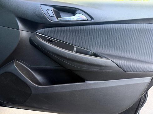 Used 2018 Chevrolet Cruze LT image 13