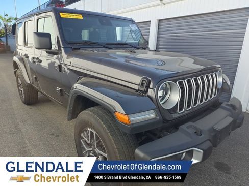 Used 2025 Jeep Wrangler Unlimited Sahara AWD/4WD image 9