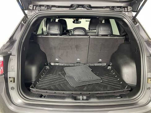 Used 2024 Jeep Compass Latitude image 18