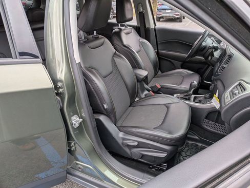 Used 2020 Jeep Compass Latitude w/ Cold Weather Group AWD/4WD image 22