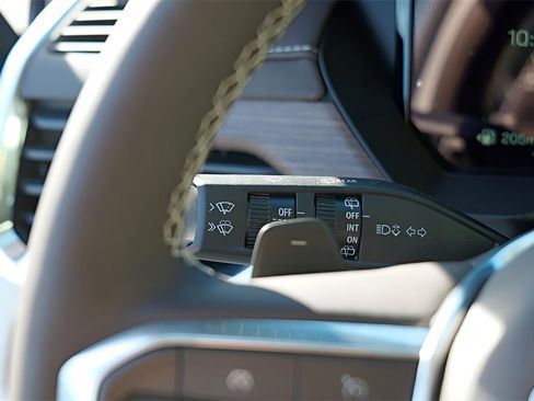 New 2026 GMC Acadia Denali w/ Super Cruise Package image 17