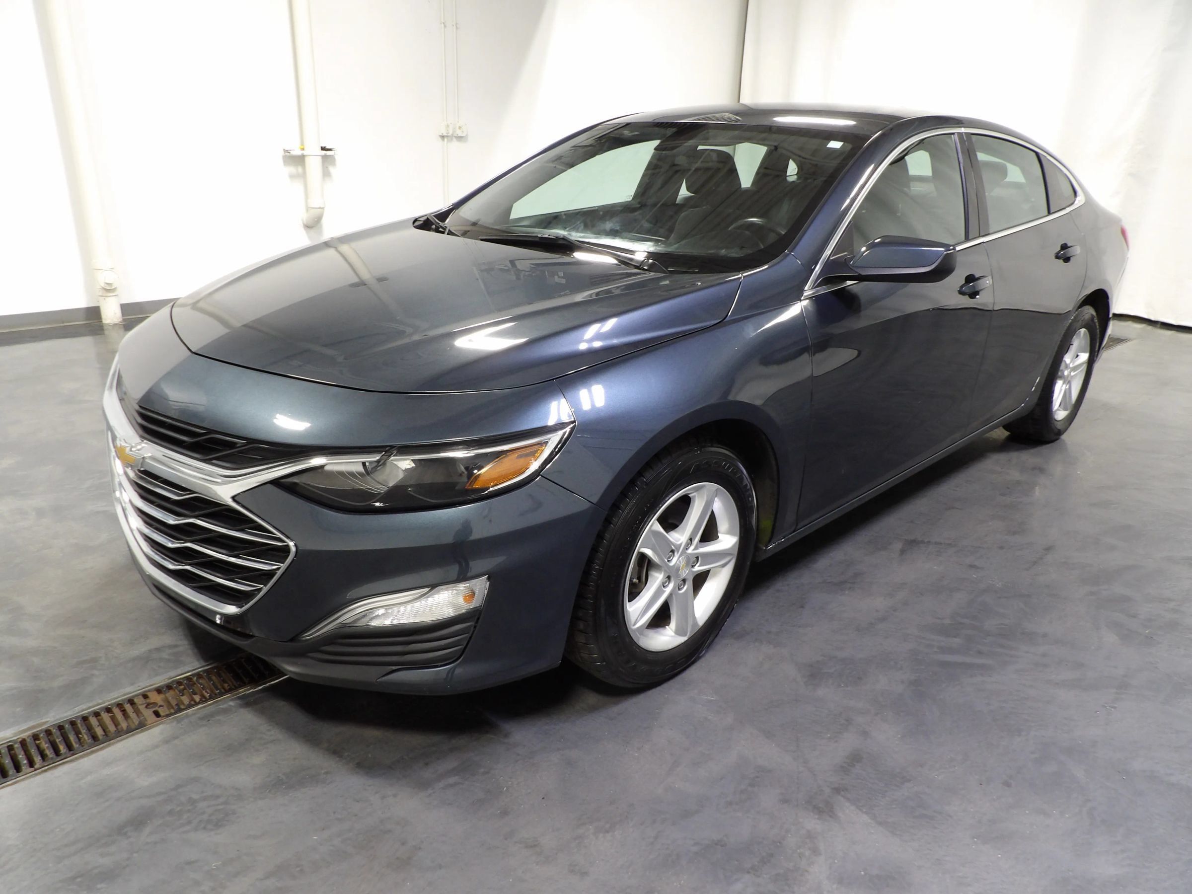 Used 2021 Chevrolet Malibu LS w/ Driver Confidence Package FWD image 3