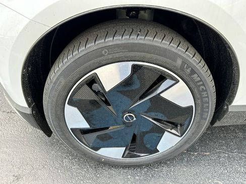 New 2026 Volvo EX30 Plus w/ Climate Package image 9