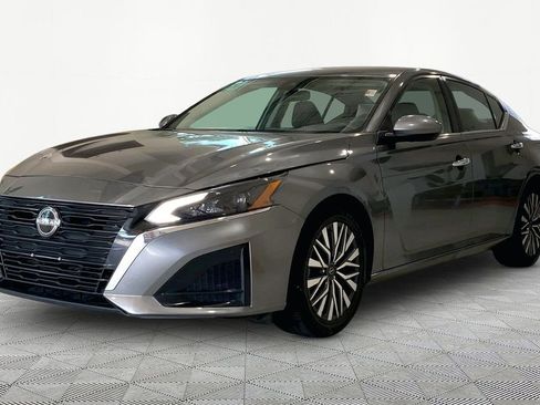 Used 2023 Nissan Altima 2.5 SV FWD image 3