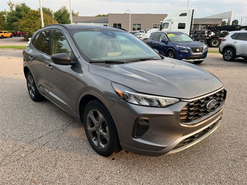 Used 2021 Ford Escape SE w/ Convenience Package AWD/4WD image 9