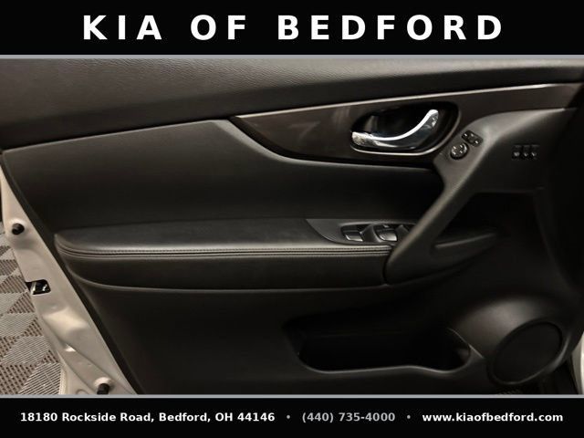 Used 2019 Nissan Rogue SV w/ Premium Package AWD/4WD image 13
