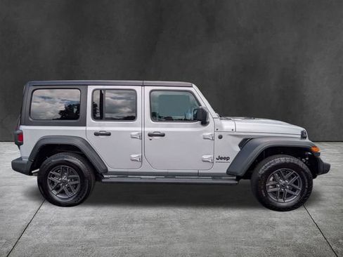 Used 2024 Jeep Wrangler Unlimited Sport AWD/4WD image 4