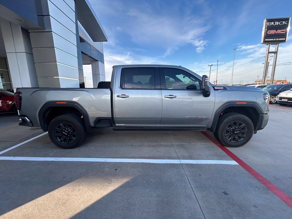 Used 2025 GMC Sierra 2500 AT4 w/ AT4 Premium Plus Package AWD/4WD image 4