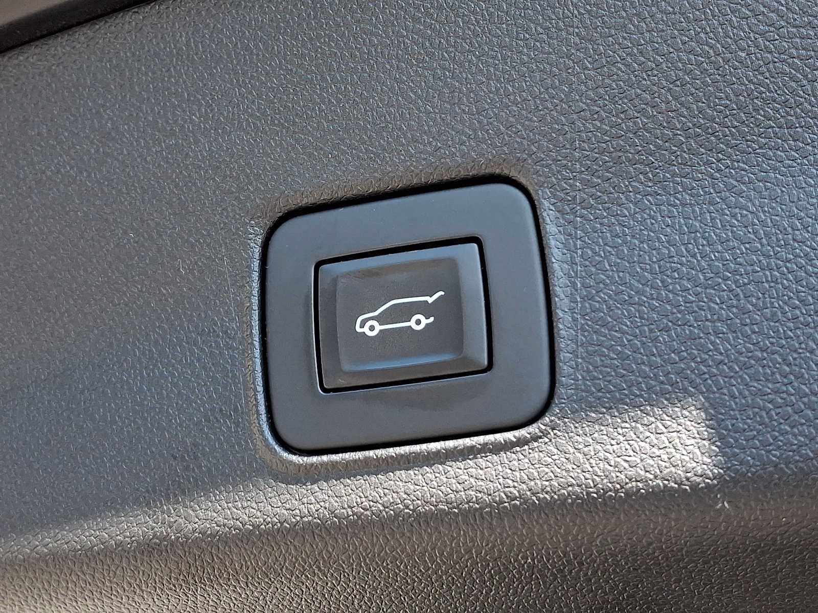 Used 2023 Chevrolet TrailBlazer RS w/ Sun and Liftgate Package FWD image 32