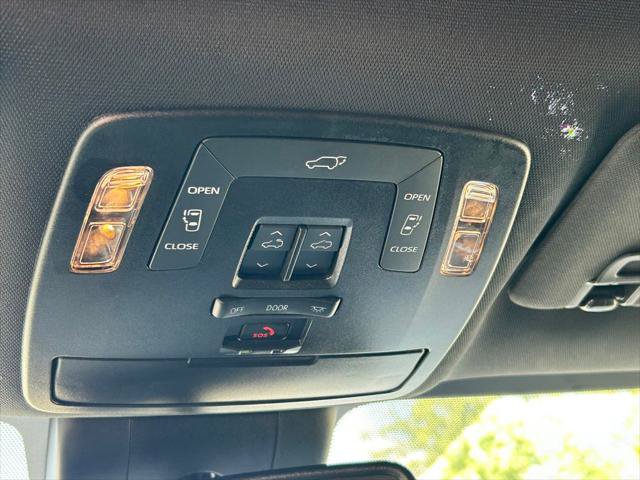 Certified 2025 Toyota Sienna XSE w/ XSE Plus Package FWD image 21