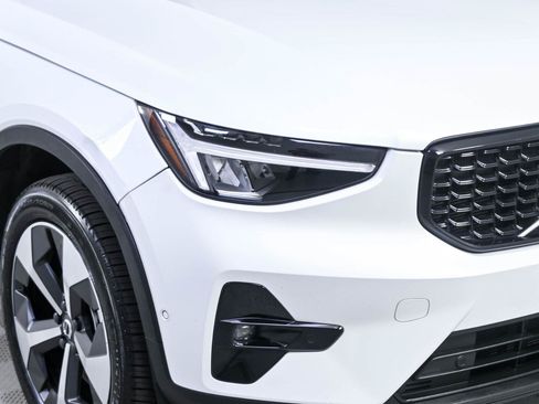 Used 2023 Volvo XC40 B5 Plus w/ Climate Package AWD/4WD image 36