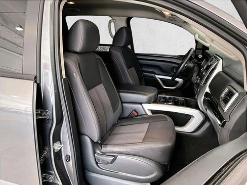Used 2021 Nissan Titan SV w/ SV Convenience Package RWD image 9