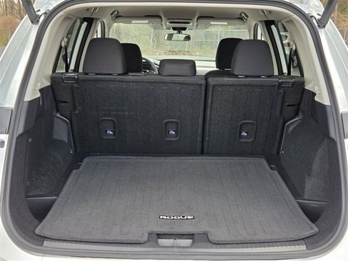 Certified 2025 Nissan Rogue SV image 9