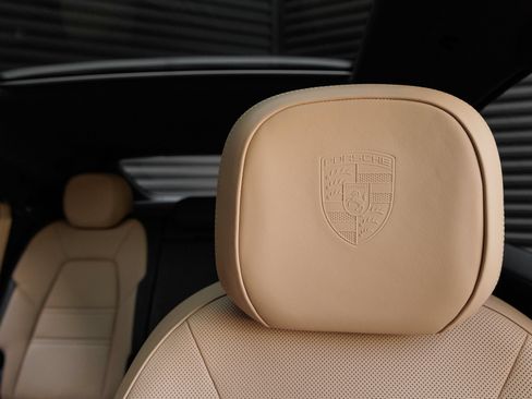 Certified 2025 Porsche Cayenne S AWD/4WD image 15