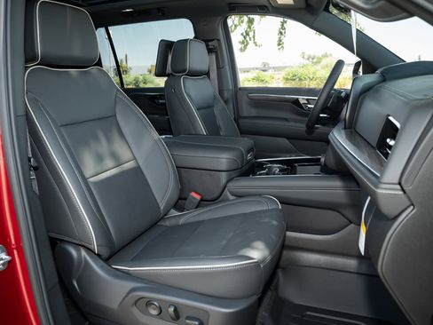 New 2025 Chevrolet Suburban Premier image 45