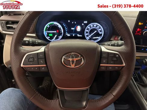 Certified 2021 Toyota Sienna Platinum image 16