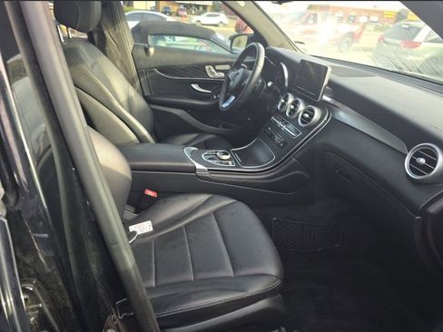 Used 2018 Mercedes-Benz GLC 300 w/ Premium Package image 28