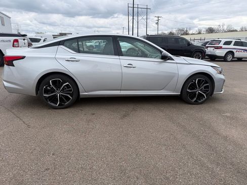 Used 2025 Nissan Altima 2.5 SR image 6