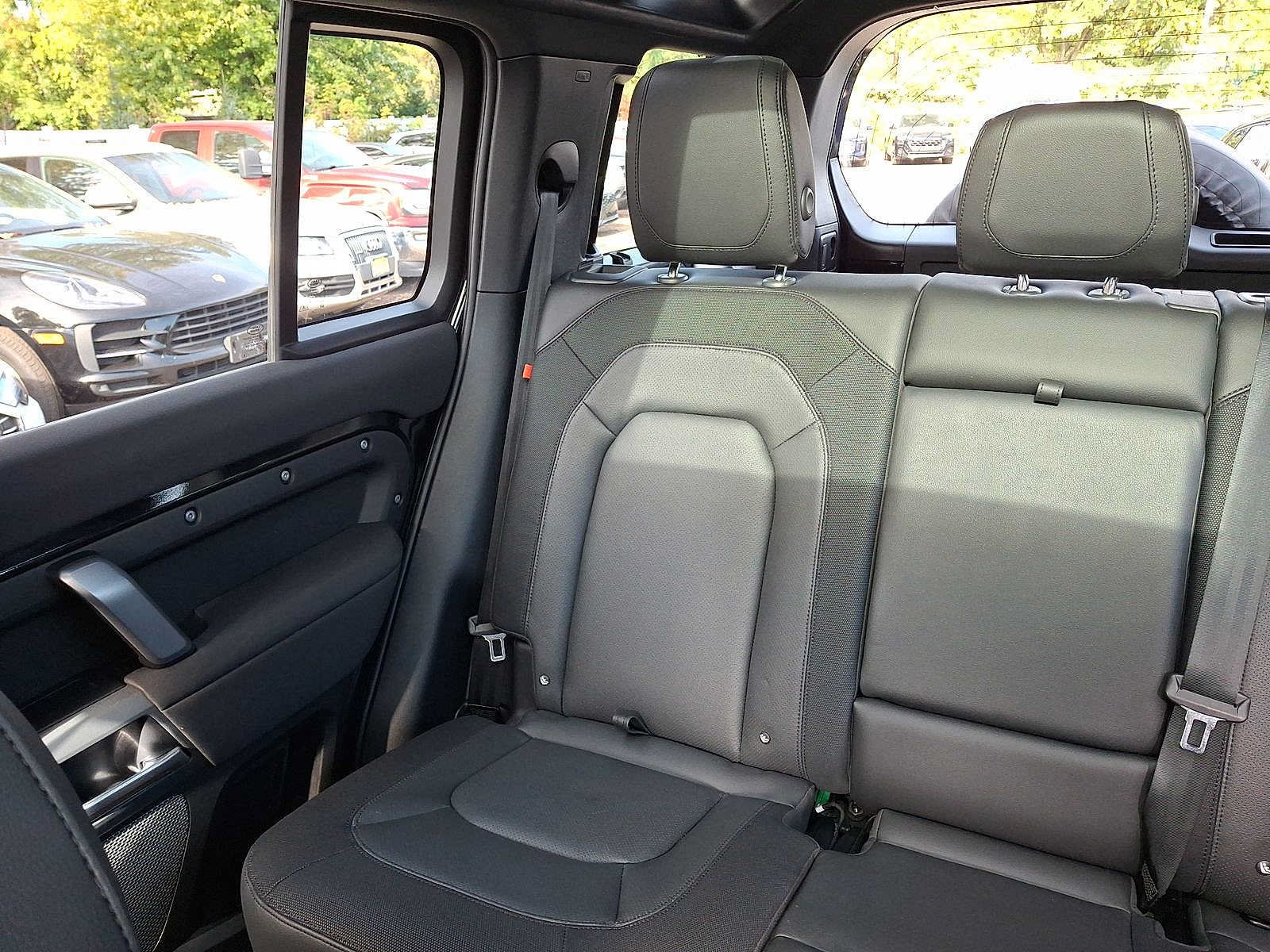 Used 2023 Land Rover Defender 110 X-Dynamic SE AWD/4WD image 12