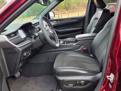 New 2024 Jeep Grand Cherokee L Altitude RWD image 6