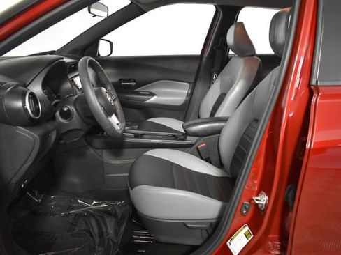Used 2024 Nissan Kicks SR w/ SR Premium Package FWD image 12