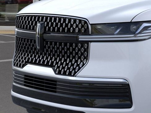 New 2026 Lincoln Navigator Reserve AWD/4WD image 17
