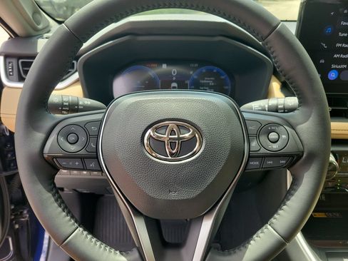 Used 2025 Toyota RAV4 Limited AWD/4WD image 19
