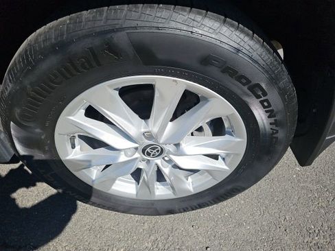 Used 2023 Toyota Corolla Cross LE image 25