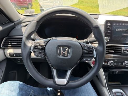 Used 2018 Honda Accord Touring image 16