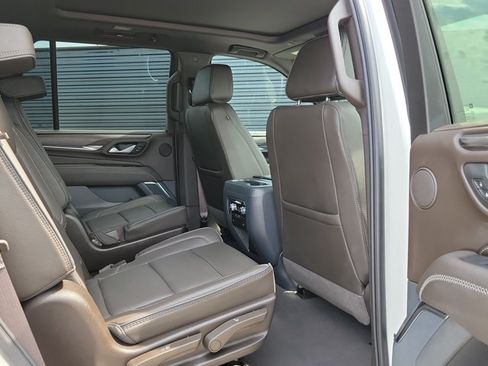 Used 2024 GMC Yukon Denali AWD/4WD image 14