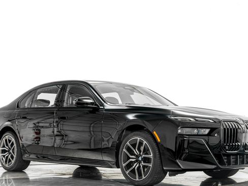 Used 2023 BMW 760i xDrive w/ Parking Assistance Package AWD/4WD image 35