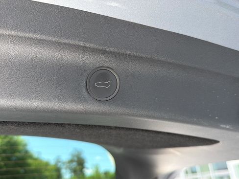 Used 2024 Tesla Model Y Long Range RWD image 32