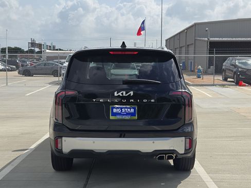 Used 2023 Kia Telluride EX w/ EX Captain's Chair Package FWD image 5