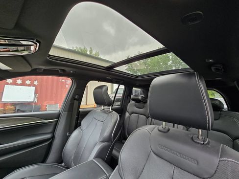 Used 2023 Jeep Grand Cherokee Overland w/ Luxury Tech Group IV AWD/4WD image 23